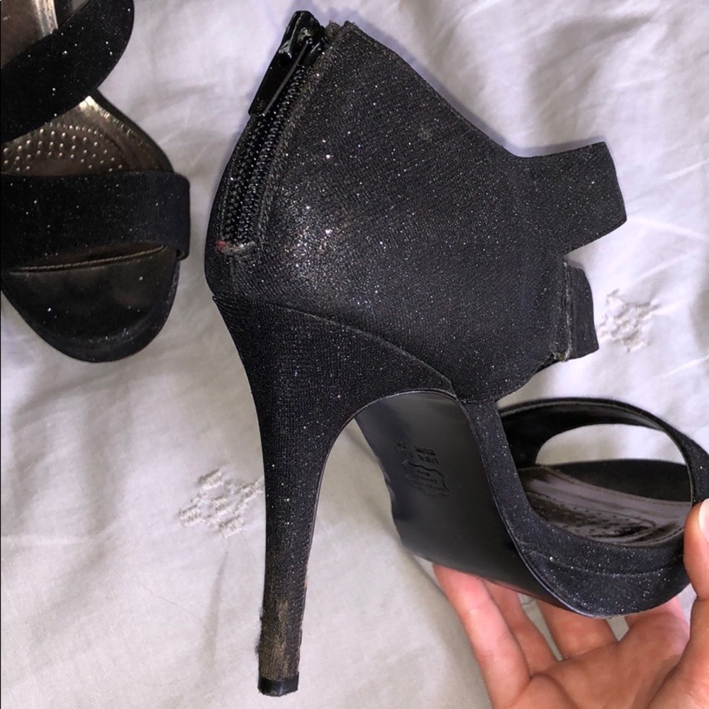 Black heels - Picture 2 of 4